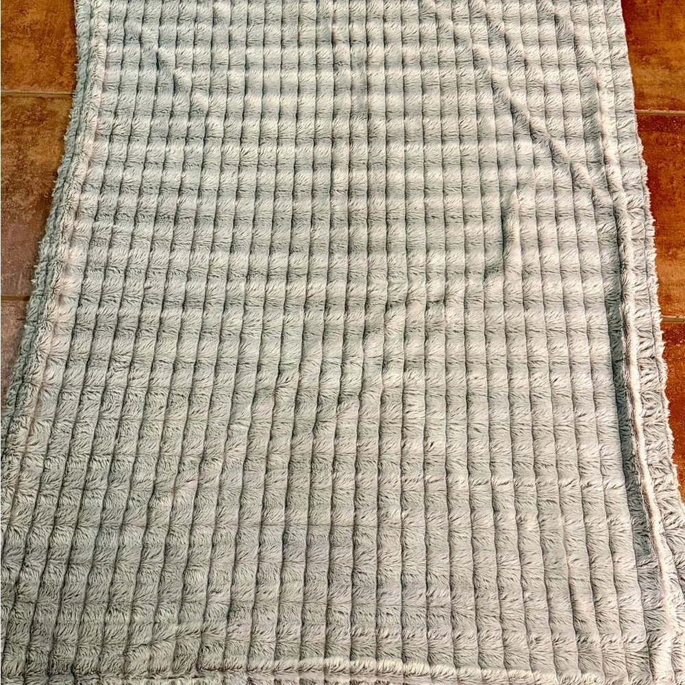 Luxurious Faux Fur Blanket Soft Warm Fluffy Sherpa Sofa Throw Shaggy Soft Silver
